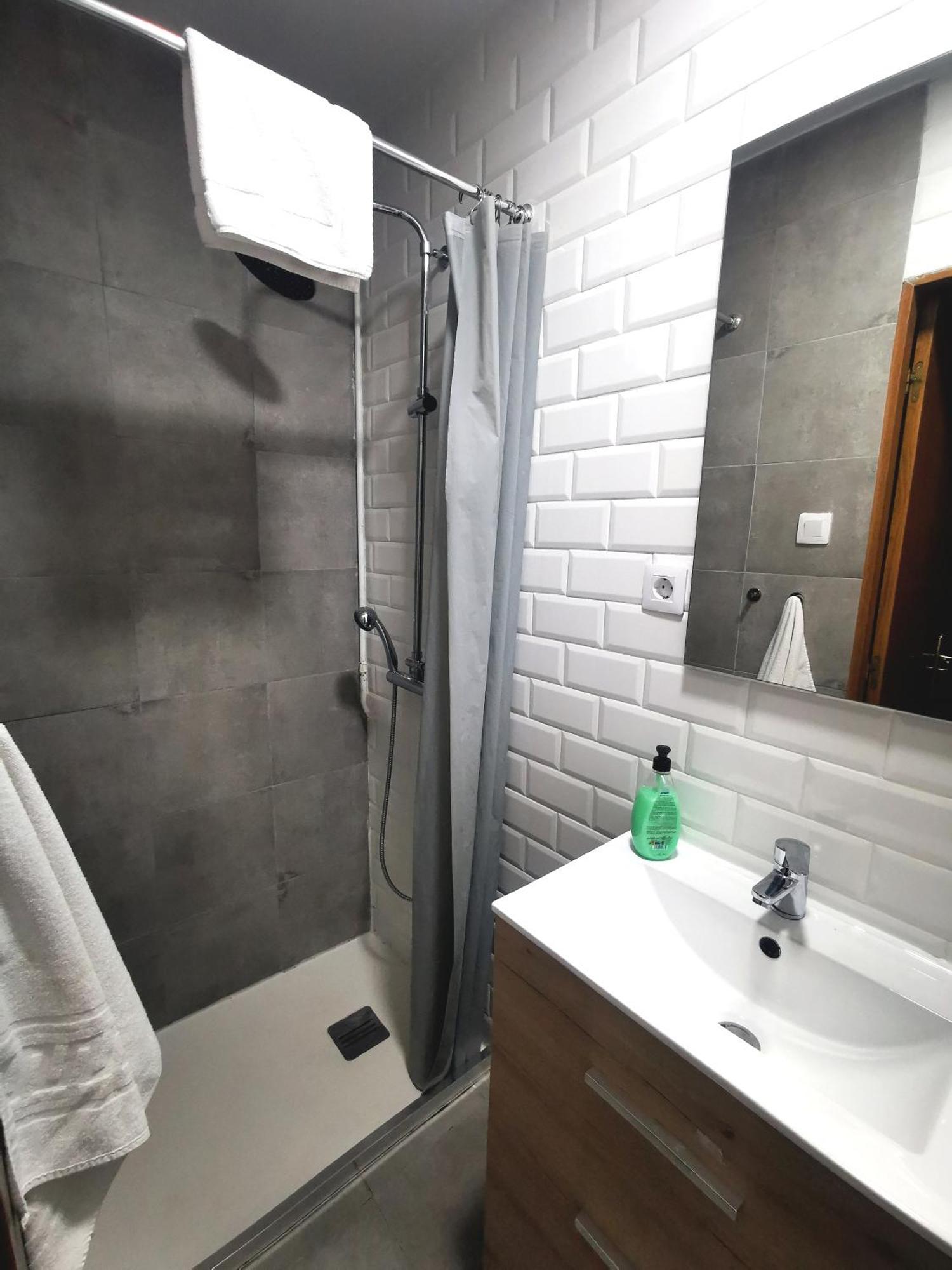 Green Hostel Овиедо Екстериор снимка