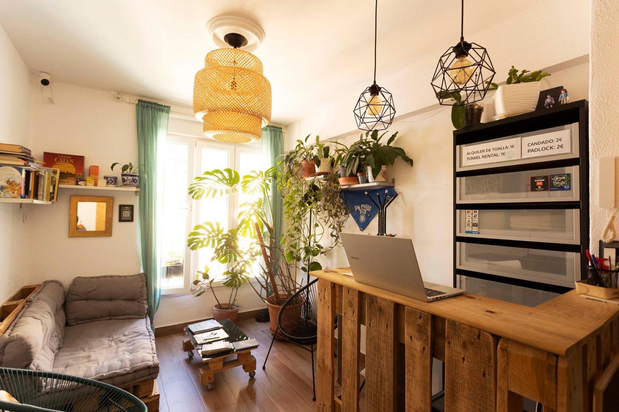 Green Hostel Овиедо Екстериор снимка