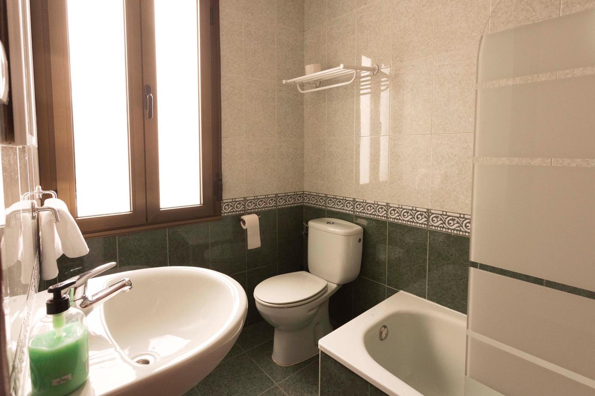 Green Hostel Овиедо Екстериор снимка